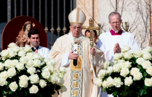 El Papa Francisco celebra la Misa de Pascua y la Bendiciu00f3n Urbi et Orbi en la Plaza de San Pedro el 1 de abril de 2018 | Cru00e9dito: Daniel Ibau00f1ez 