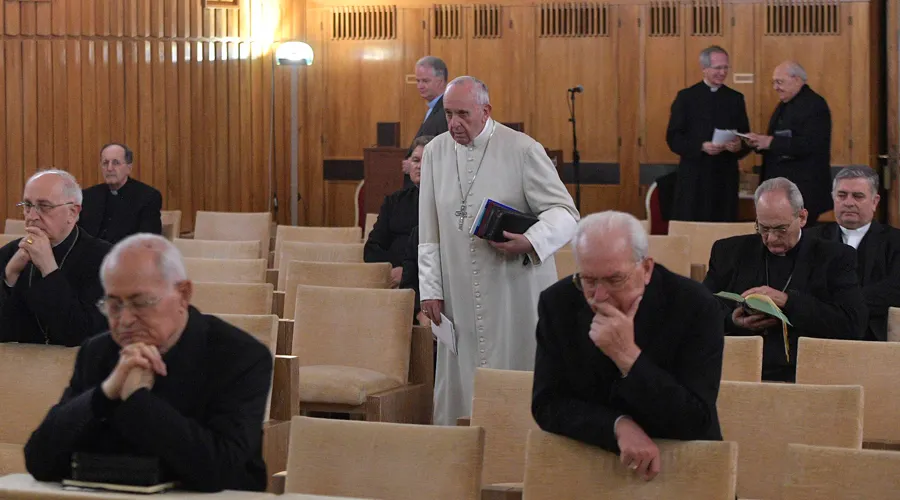 El Papa en los ejercicios espirituales de Cuaresma de  2017. Foto: Vatican Media?w=200&h=150