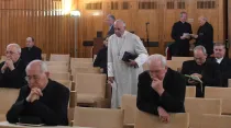 El Papa a su llegada a los ejercicios espirituales. Foto: L'Osservatore Romano