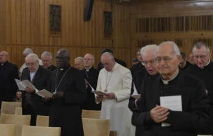 Imagen de archivo. Papa junto a la Curia Romana en ejercicios espirituales de 2019. Foto: Vatican Media 
