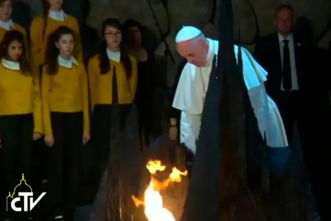 [VIDEO] “¡Nunca más, Señor, nunca más!”, clama el Papa Francisco ante las víctimas del Holocausto