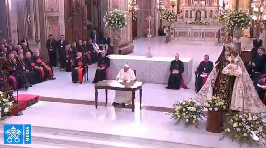 El Papa Francisco durante el encuentro con sacerdotes y religiosos / Captura de pantalla?w=200&h=150