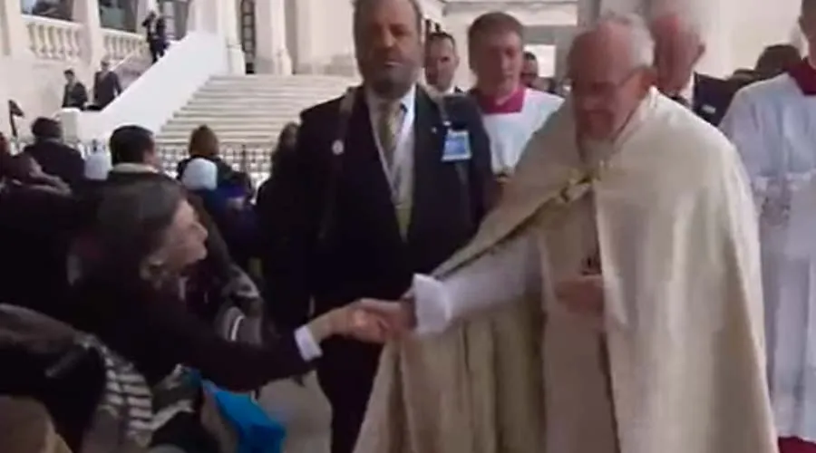 El Papa Francisco saluda a un grupo de enfermos / Foto: Captura Video