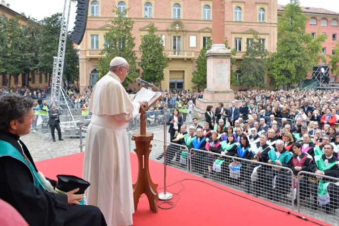 El Papa a estudiantes en Bologna: ¡No se contenten con pequeños sueños, sueñen en grande!