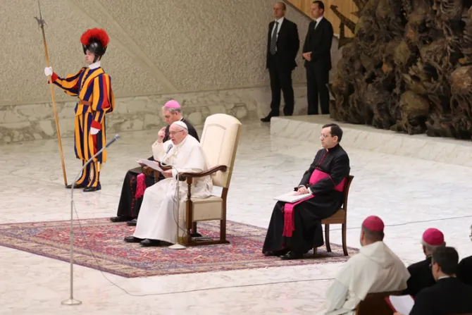 Papa Francisco critica los ídolos que dan falsas esperanzas y llevan a la muerte