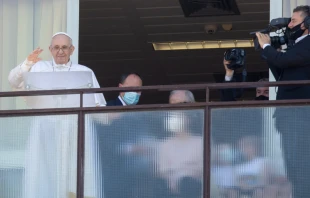 Papa Francisco reza el u00c1ngelus desde hospital Gemelli. Foto: Pablo Esparza / ACI Prensa 