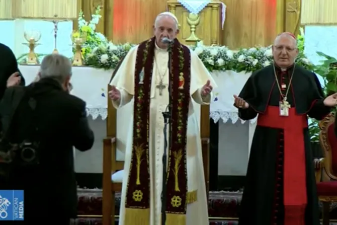 El profundo simbolismo de la estola que el Papa Francisco recibió en Bagdad