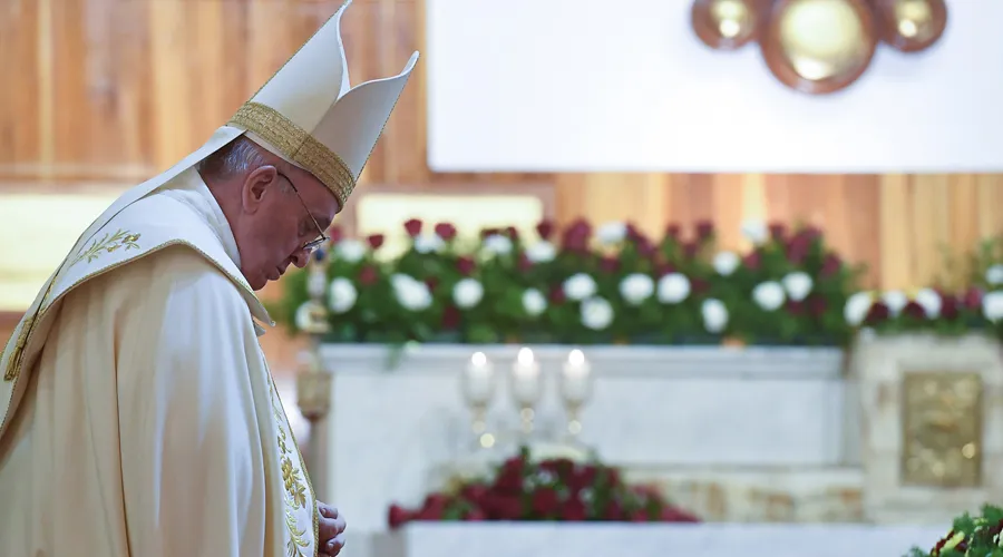 Papa Francisco en la Misa en rito caldeo. Foto: Vatican Media