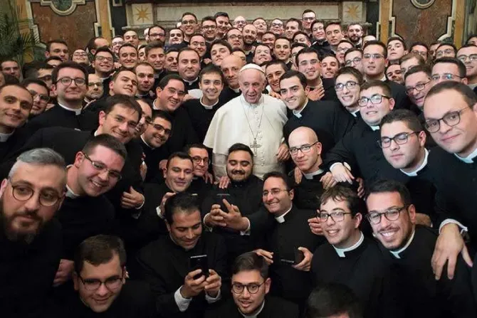 El Papa Francisco pide que los seminarios sean como la familia de Nazaret
