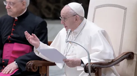 El Papa invita a novios a imitar a San José para pasar del enamoramiento al amor maduro