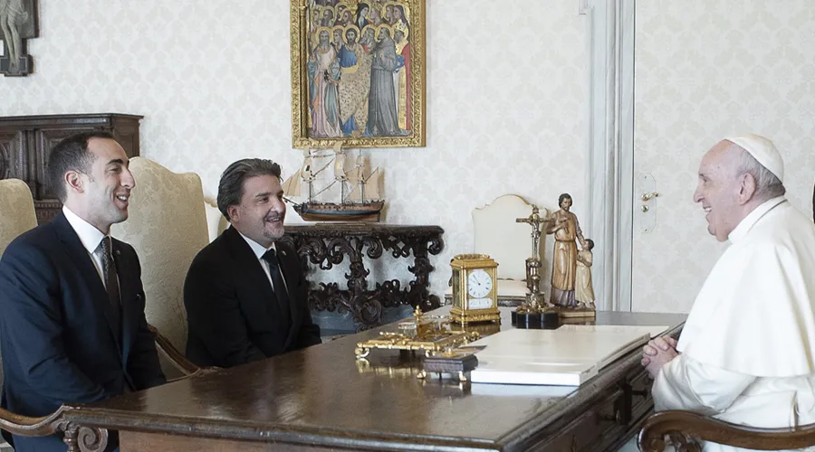 Papa Francisco con las autoridades de San Marino. Foto: Vatican Media?w=200&h=150