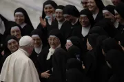 Papa destaca labor que realizan estas religiosas que cuidan a enfermos por las noches
