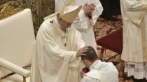 Imagen referencial. Papa Francisco en ordenación sacerdotal de 2019. Foto: Vatican Media