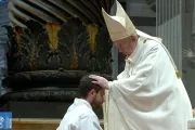 Papa Francisco ordena 9 nuevos sacerdotes y les pide ser pastores, no empresarios