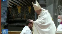El Papa Francisco preside ordenación sacerdotal. Foto: Captura Vatican Media