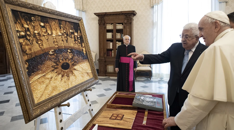 Papa Francisco con el presidente Mahmud Abbas. Foto: Vatican Media?w=200&h=150