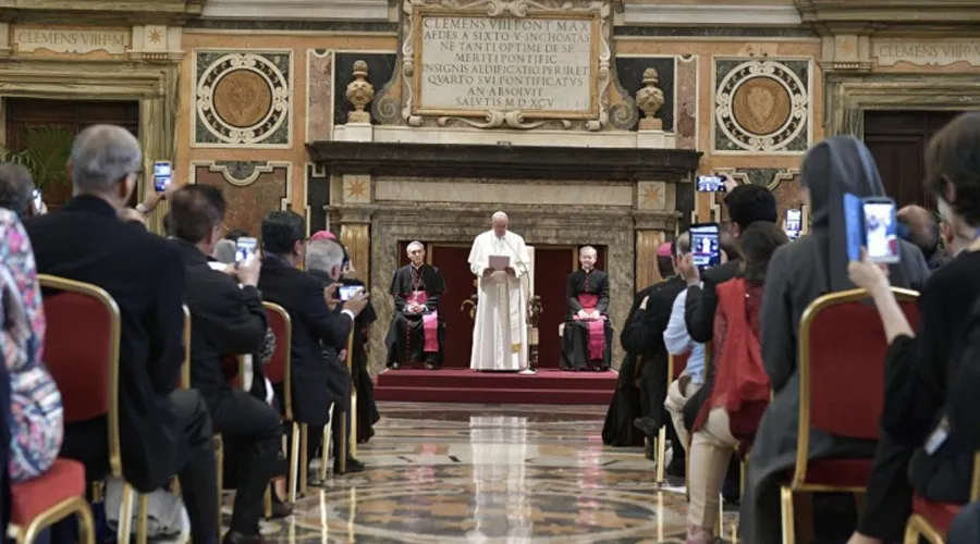 El Papa Francisco en la Sala Clementina del Vaticano. Foto: Vatican Media
