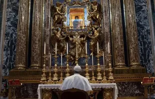 l Papa en la Basílica de Santa María la Mayor. Crédito: Vatican Media 