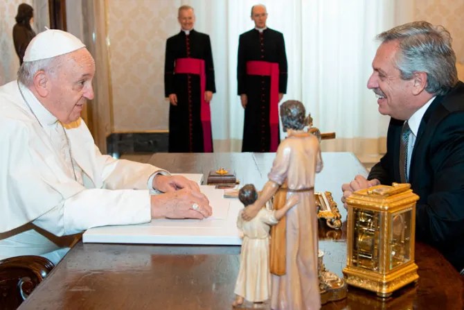 Papa Francisco se reúne con presidente de Argentina Alberto Fernández 