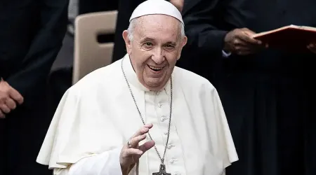 Papa Francisco regala imagen de su “más querido amigo” a seminario que lo acogió