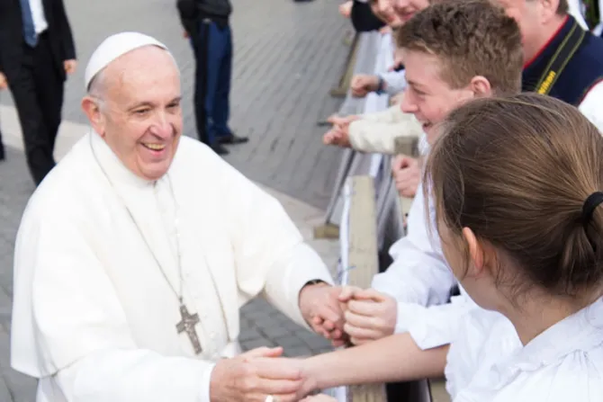 El Papa Francisco pide a los jóvenes ser cercanos a la humanidad herida