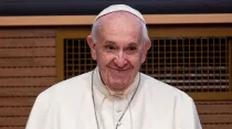 El Papa Francisco este viernes 13 en la presentación de los Escritos del Padre Miguel Ángel Fiorito, su maestro espiritual. Crédito: Daniel Ibáñez / ACI Prensa