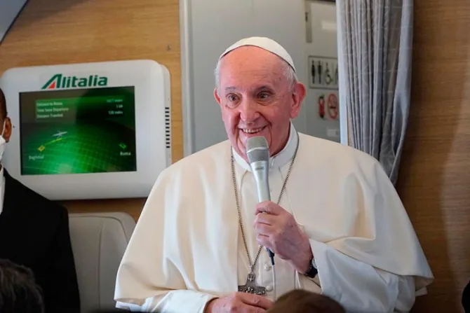 Rueda de prensa del Papa Francisco en el vuelo de regreso de Irak a Roma
