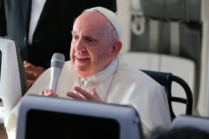 Papa Francisco explica por qué "las cosas mejoran" al nombrar mujeres en el Vaticano