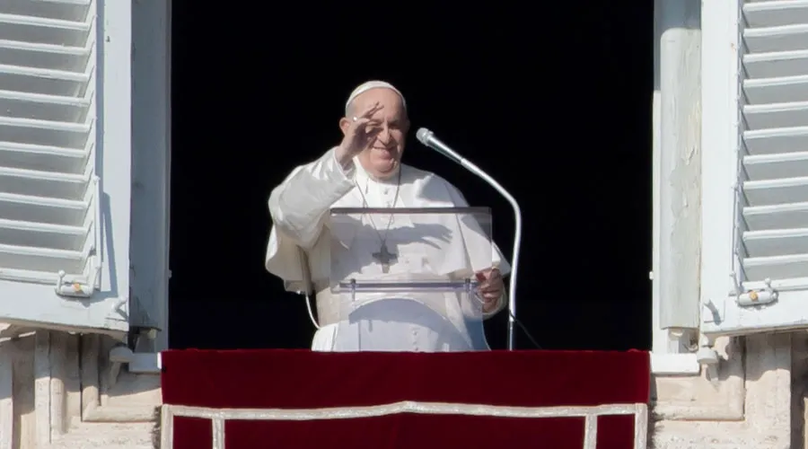 Primer ángelus del Papa Francisco en 2022: María ofrece a su Hijo a todos como un don
