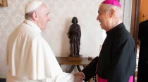 El Papa Francisco y Mons. Rogelio Cabrera. Crédito: Vatican Media - Twitter Mons. Rogelio Cabrera