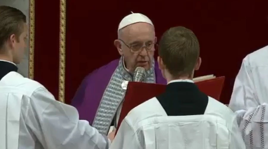 El Papa Francisco en la Celebración Penitencial este viernes en la Basílica de San Pedro. Captura Youtube?w=200&h=150