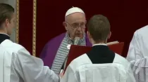 El Papa Francisco en la Celebración Penitencial este viernes en la Basílica de San Pedro. Captura Youtube