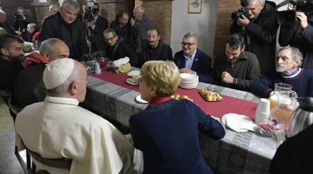 Papa Francisco inaugura un centro de acogida cerca al Vaticano