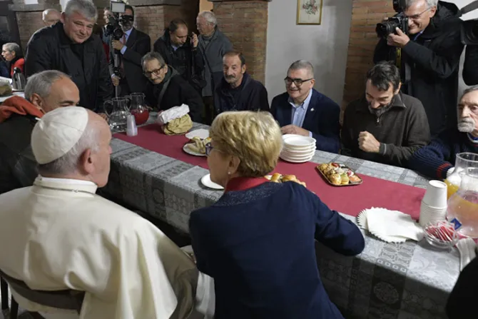 Papa Francisco inaugura un centro de acogida cerca al Vaticano