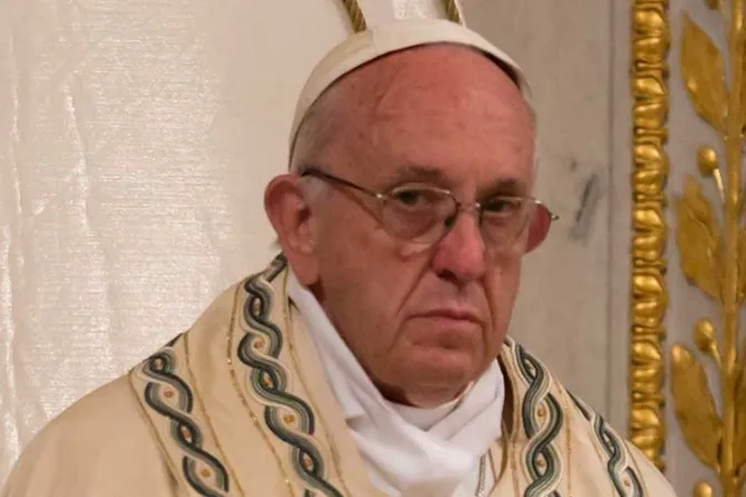 ¿Funcionario del Vaticano habría usado red social del Papa para ver fotos eróticas?