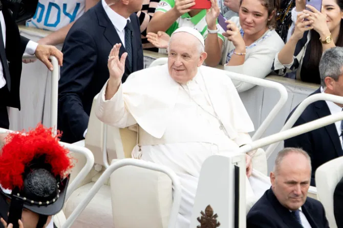 El Papa Francisco pide paz ante el peligro de una guerra nuclear
