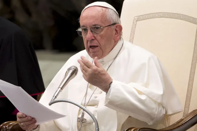 El Papa hace advertencia a sacerdotes que van a las fiestas de matrimonios