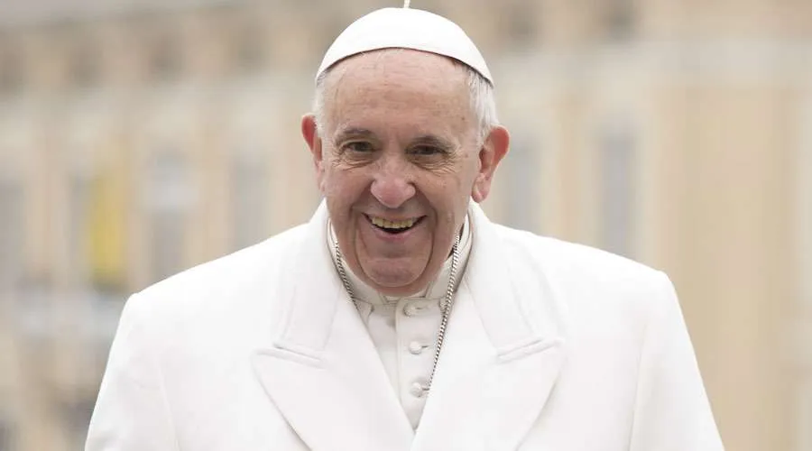 Papa Francisco pide a los jóvenes construir una Iglesia alegre y llena de vida