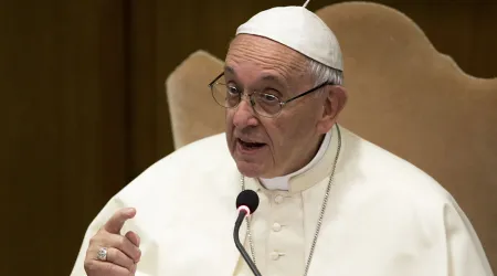 Papa Francisco: La mediocridad hace que el joven sea tibio y sin gusto