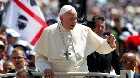 El Papa agradece a esposos que darán testimonio del amor familiar en encuentro mundial 