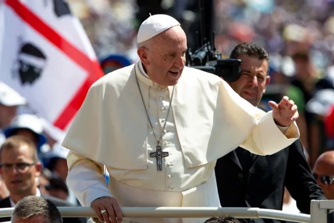 El Papa agradece a esposos que darán testimonio del amor familiar en encuentro mundial 