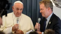 El Papa Francisco y Greg Burke - Foto: Hannah Brockhaus (ACI Prensa)