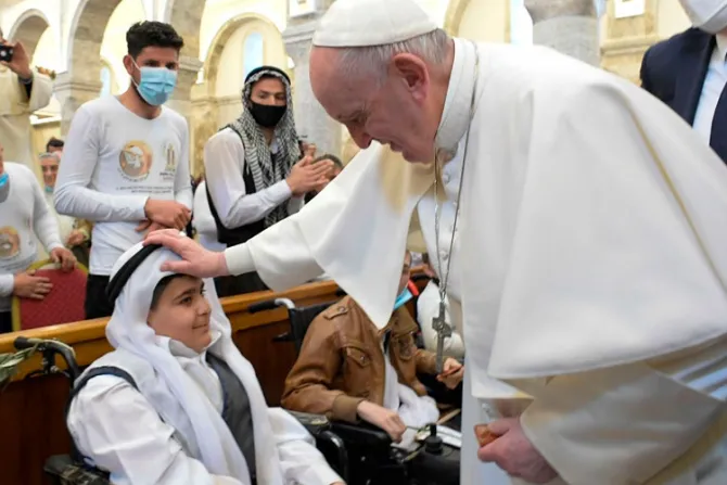 El Papa llama al perdón en catedral profanada por el Estado Islámico