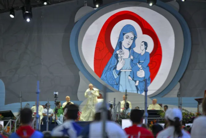 María es la mujer fuerte del “sí” que da esperanza, dice el Papa en Vía Crucis de JMJ 2019