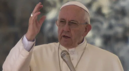 Papa Francisco: Hoy se hacen sacrificios humanos con guantes blancos