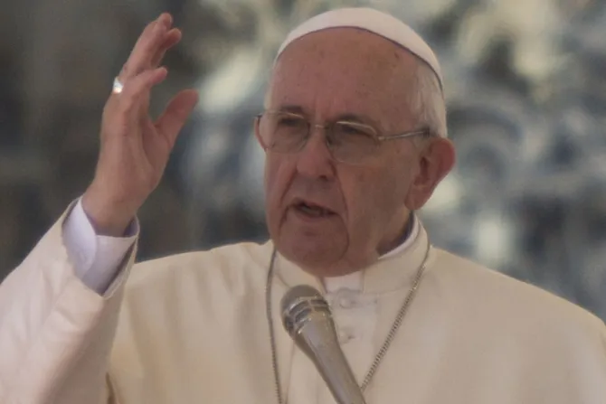 Papa Francisco: Hoy se hacen sacrificios humanos con guantes blancos