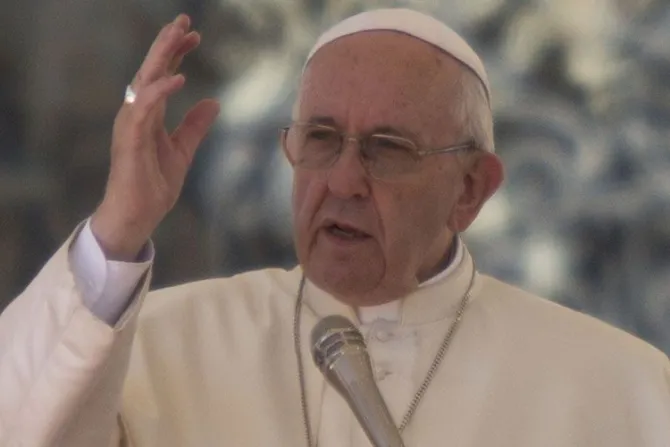 La política necesita de laicos testigos del Evangelio, señala el Papa