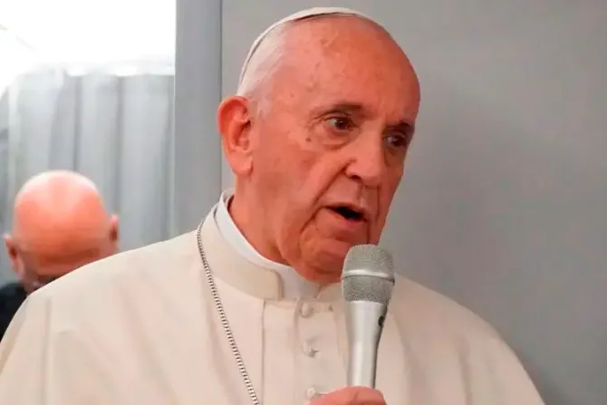 Papa Francisco aborda debate sobre si dar o no la Comunión a políticos proaborto