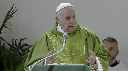 Papa Francisco: La oración es la espada que nos hará ir adelante