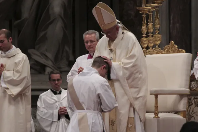 Papa Francisco: No estoy de acuerdo con permitir el celibato opcional